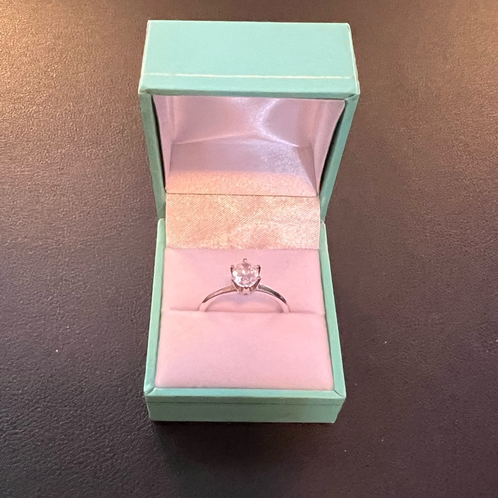 925 Sterling Silver Solitaire Ring with Oval Cubic Zirconia - Size 10 - Picture 3 of 6